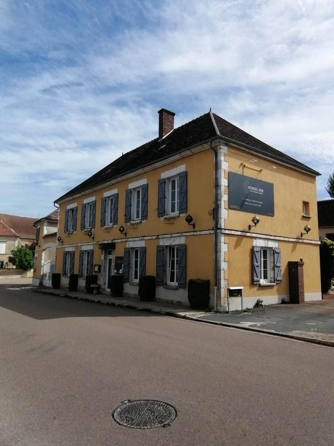 Logis Hotel & Restaurant Le Soleil D'Or Montigny-la-Resle Zewnętrze zdjęcie