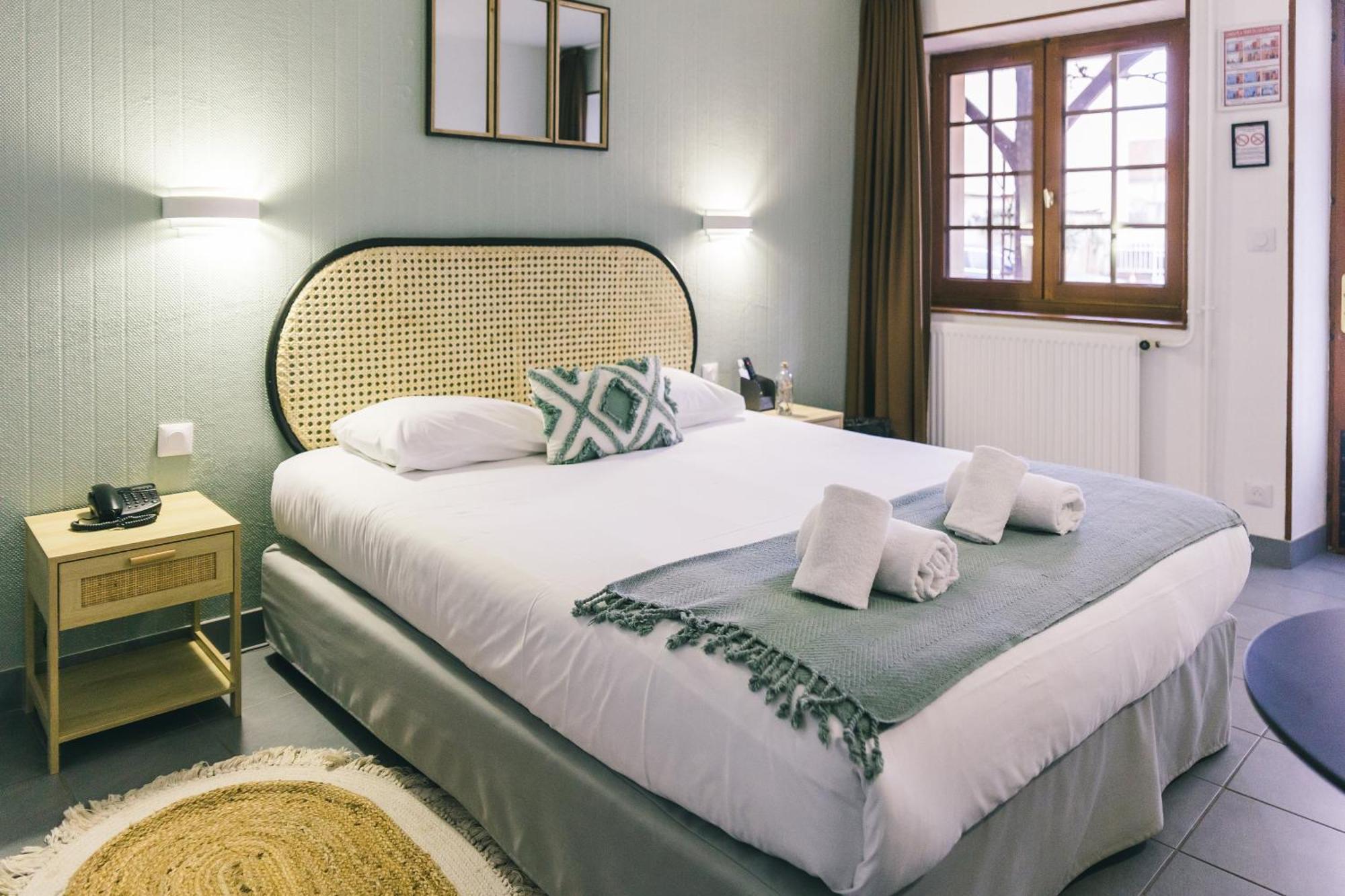 Logis Hotel & Restaurant Le Soleil D'Or Montigny-la-Resle Zewnętrze zdjęcie