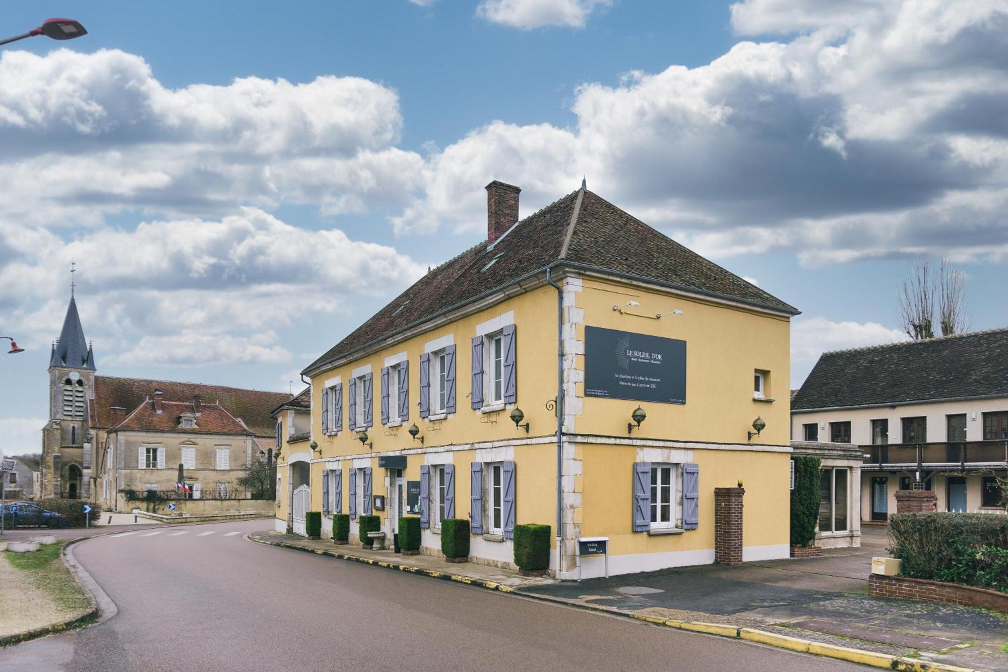 Logis Hotel & Restaurant Le Soleil D'Or Montigny-la-Resle Zewnętrze zdjęcie