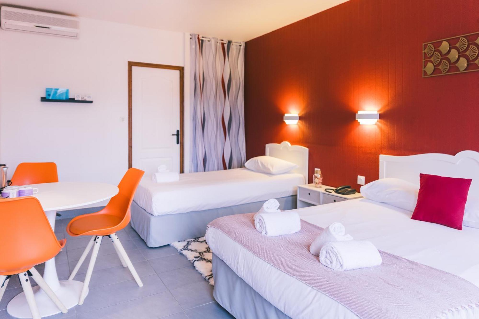 Logis Hotel & Restaurant Le Soleil D'Or Montigny-la-Resle Zewnętrze zdjęcie
