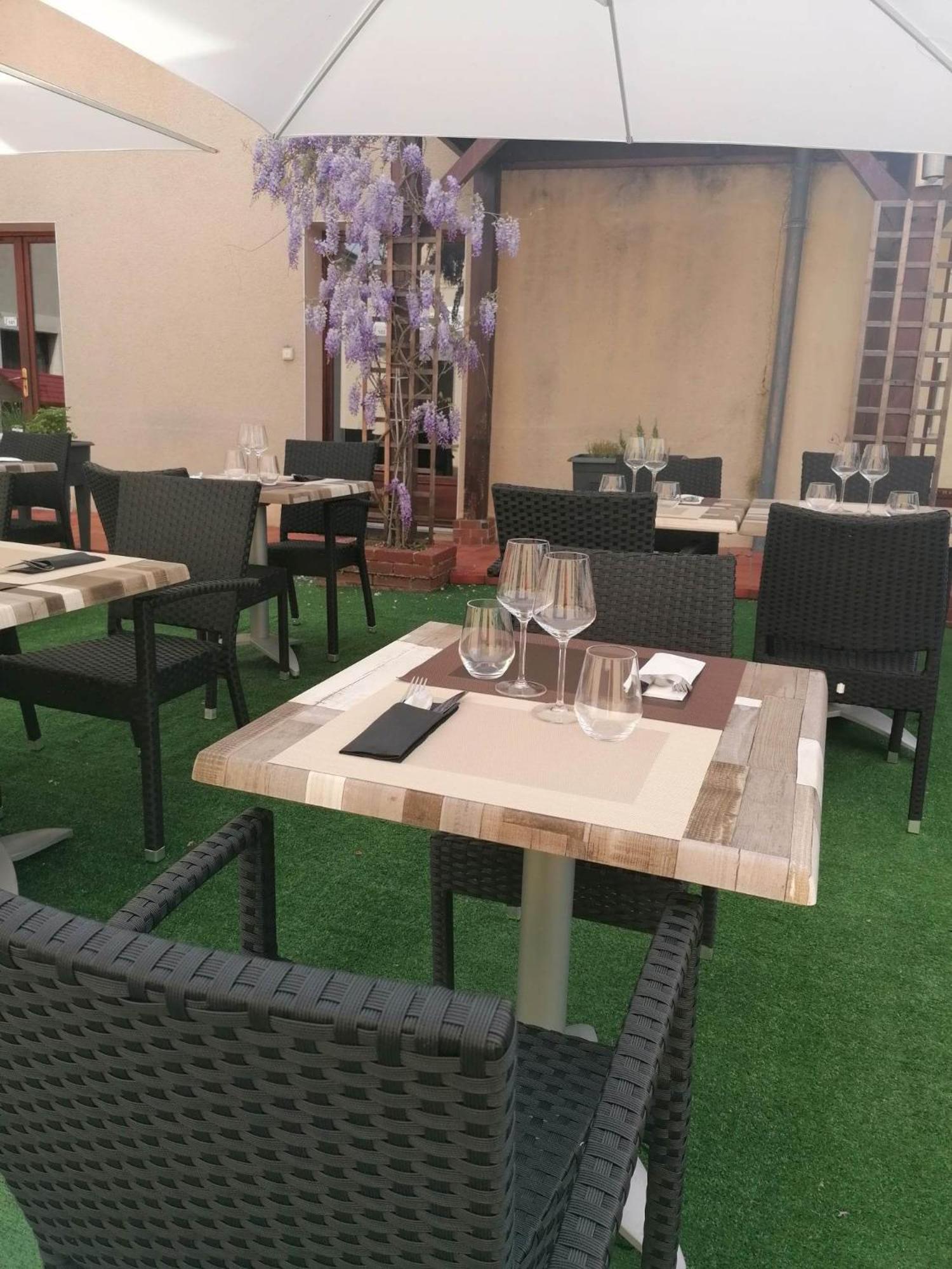 Logis Hotel & Restaurant Le Soleil D'Or Montigny-la-Resle Zewnętrze zdjęcie