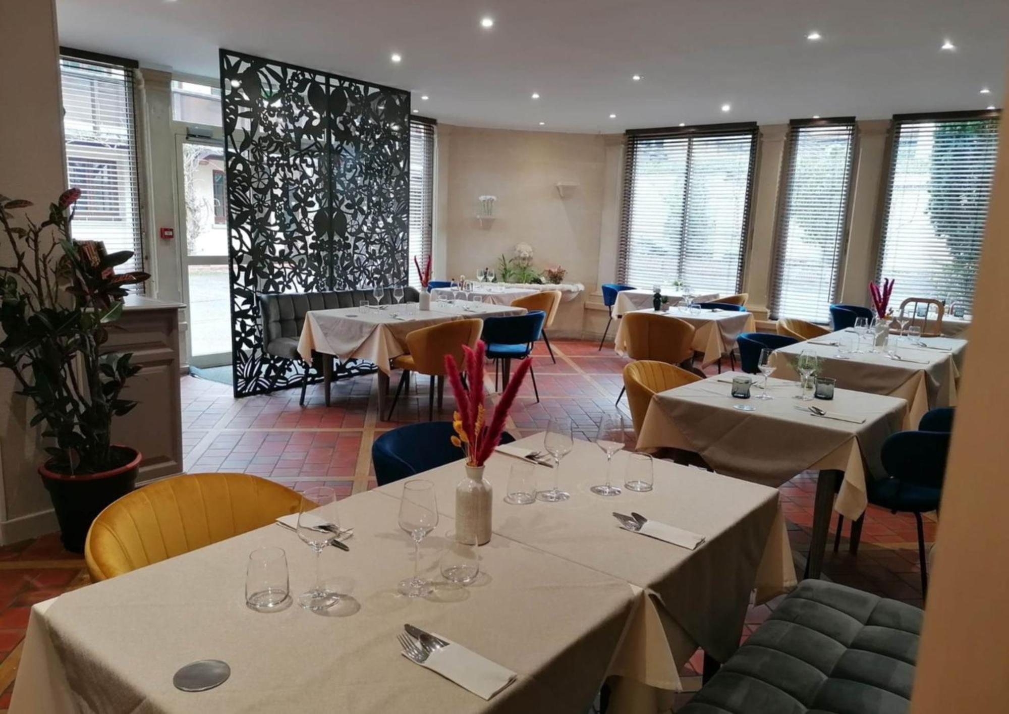 Logis Hotel & Restaurant Le Soleil D'Or Montigny-la-Resle Zewnętrze zdjęcie